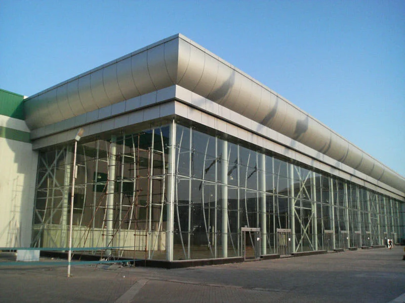 طراحی، تولید و اجرای نمای شیشه اسپایدر و کامپوزیت سالن فردوسی نمایشگاه مشهد- آلومینیوم شیشه تهران