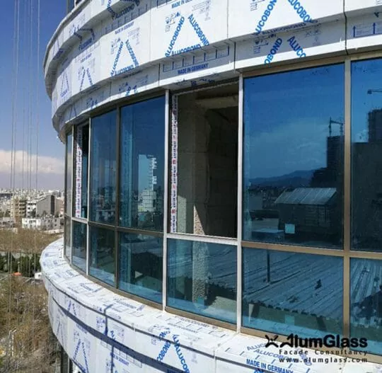 پرشر‌پلیت و کاور‌کپ‌های نصب شده سیستم کرتین‌وال- آلومینیوم شیشه تهران
