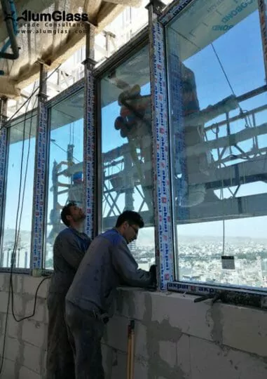 نصب بازشوی کرتین‌وال‌ها- آلومینیوم شیشه تهران
